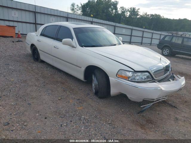  Salvage Lincoln Towncar