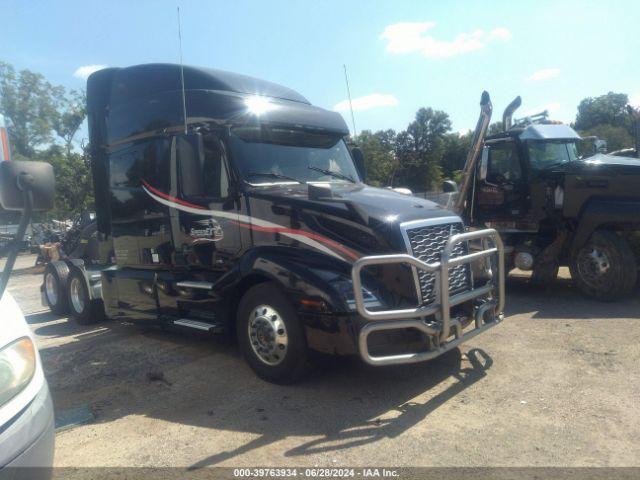  Salvage Volvo Vnl