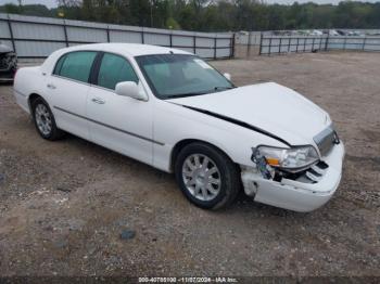  Salvage Lincoln Towncar