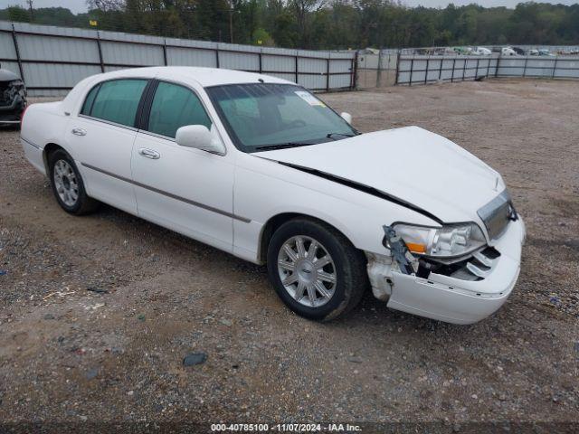  Salvage Lincoln Towncar