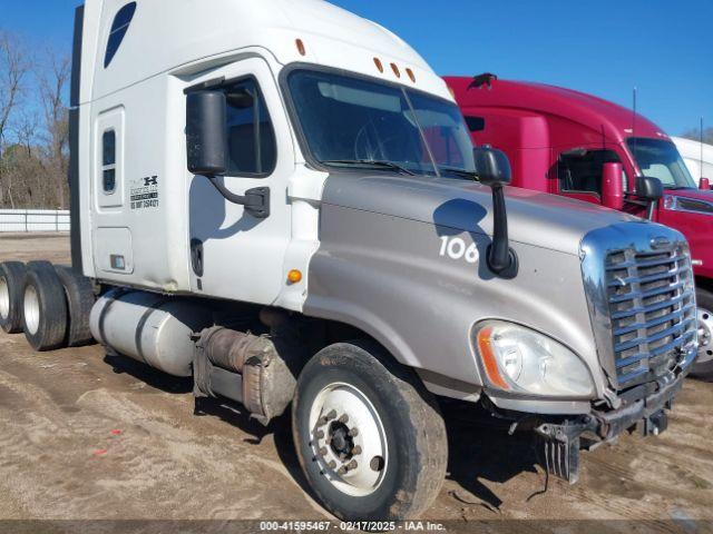  Salvage Freightliner Cascadia 125