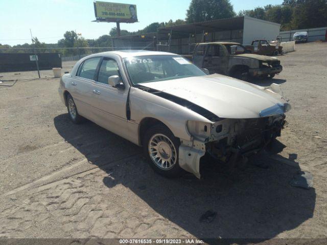  Salvage Lincoln Towncar