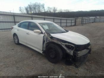  Salvage Nissan Altima