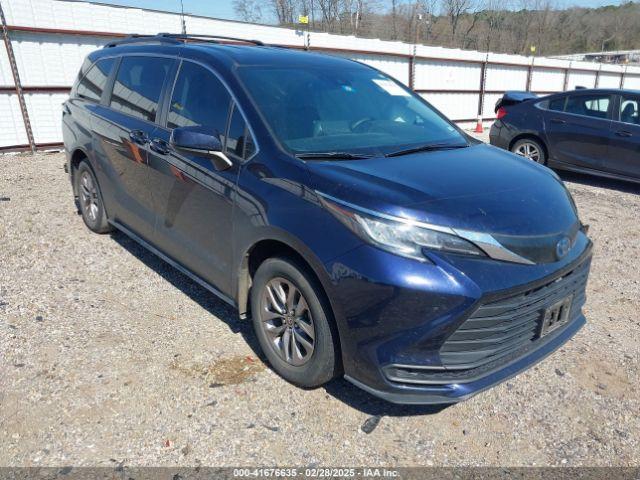  Salvage Toyota Sienna