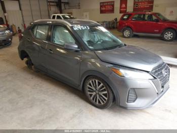  Salvage Nissan Kicks