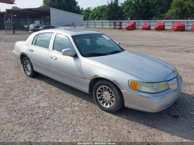  Salvage Lincoln Towncar