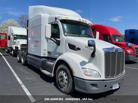  Salvage Peterbilt 579