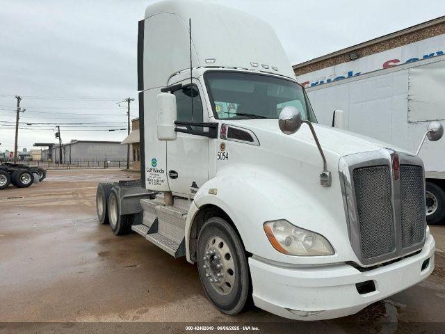  Salvage Kenworth Construction