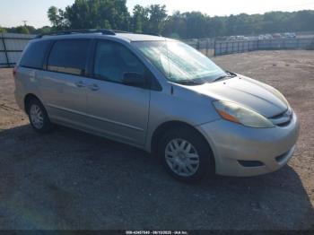  Salvage Toyota Sienna