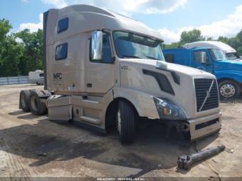  Salvage Volvo Vnl