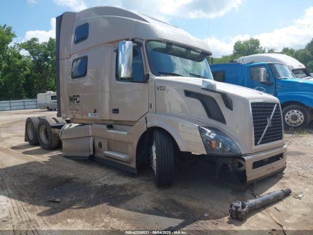  Salvage Volvo Vnl