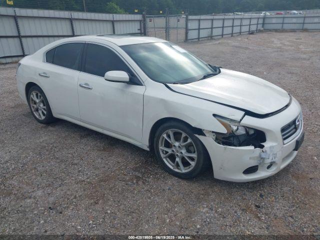  Salvage Nissan Maxima