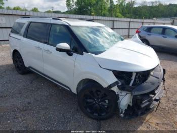  Salvage Kia Carnival