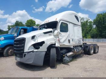  Salvage Freightliner New Cascadia 126