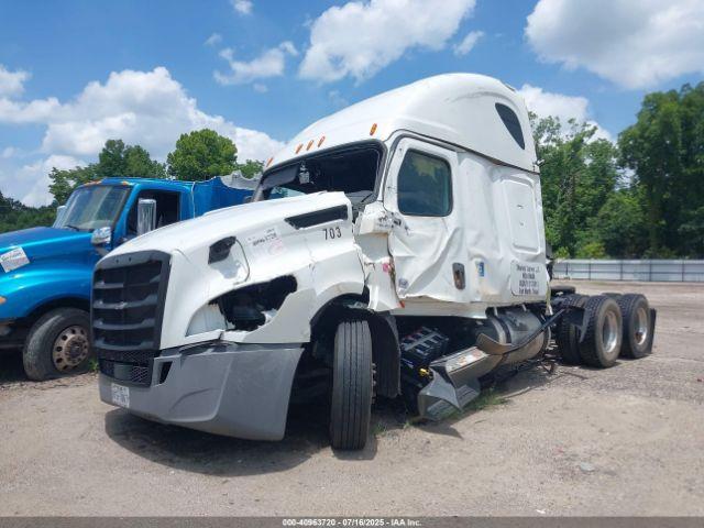  Salvage Freightliner New Cascadia 126