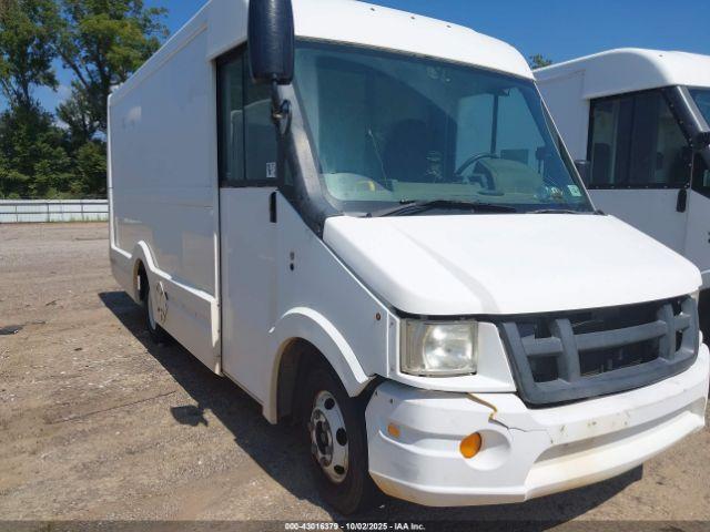  Salvage Isuzu Commercial Van