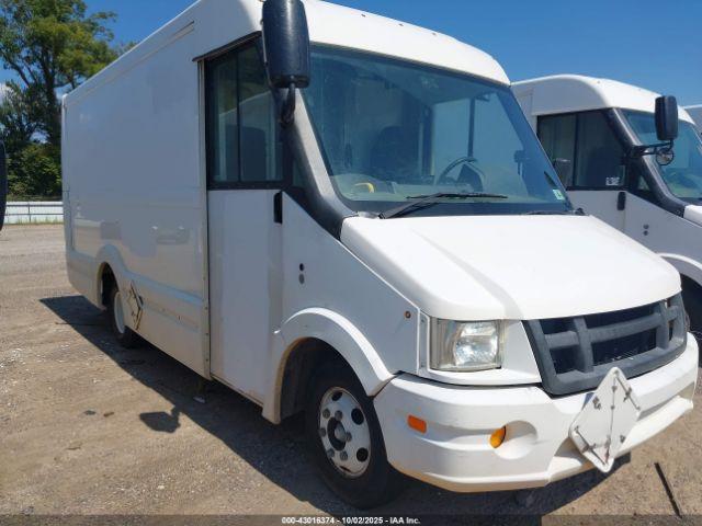  Salvage Isuzu Reach