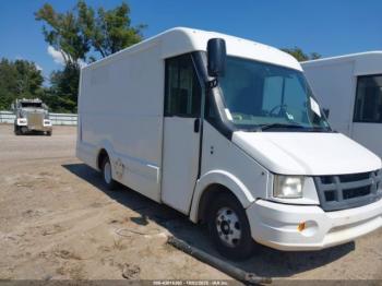  Salvage Isuzu Commercial Van