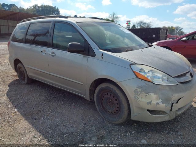 Toyota Sienna Le Image 1