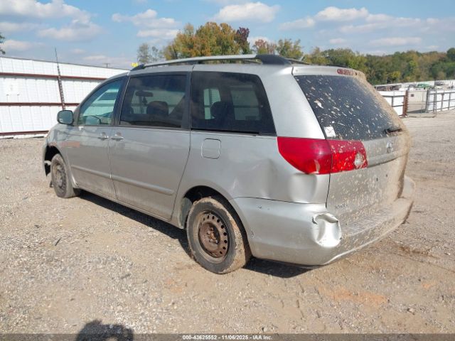 Toyota Sienna Le Image 3