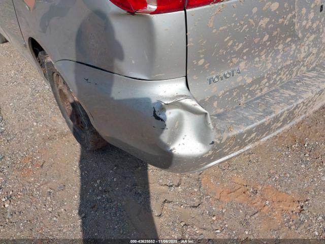 Toyota Sienna Le Image 14