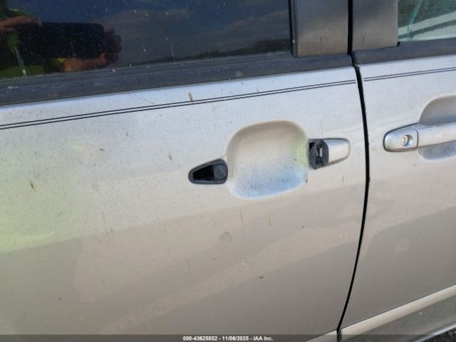 Toyota Sienna Le Image 13