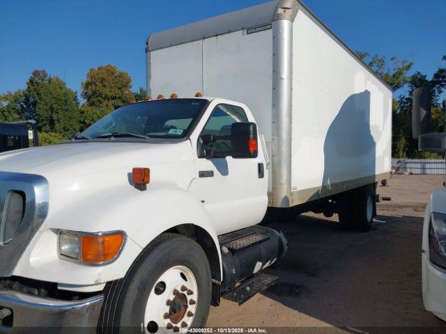 Ford F-650 Image 2