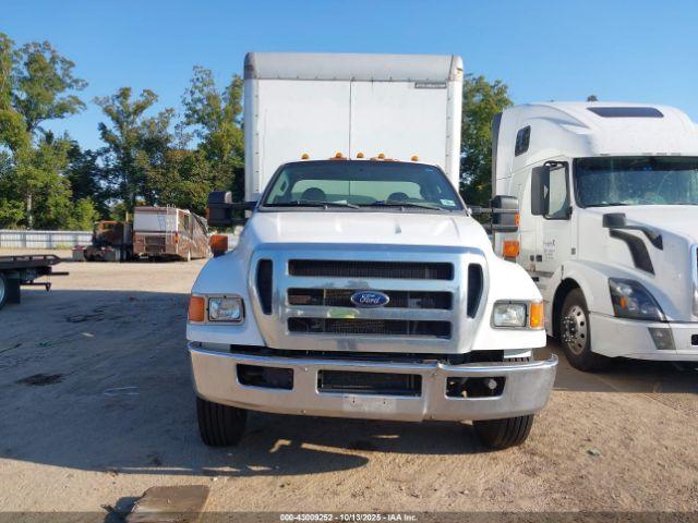 Ford F-650 Image 12