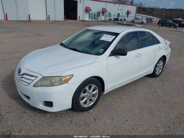 Toyota Camry Le Image 6