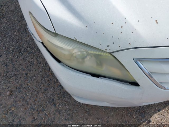 Toyota Camry Le Image 13