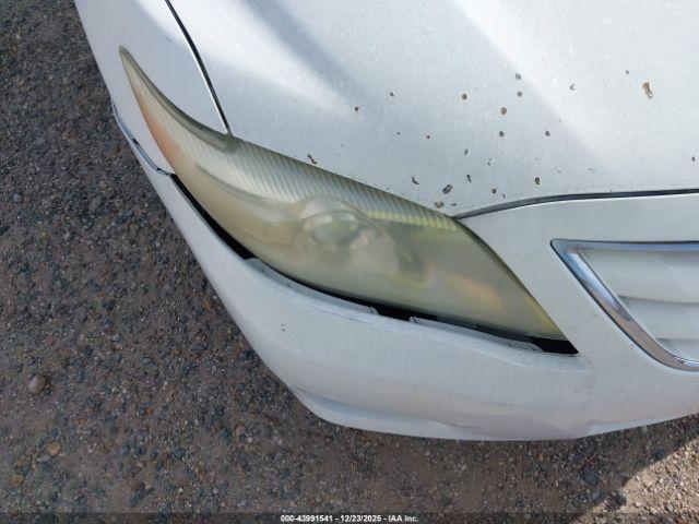 Toyota Camry Le Image 13