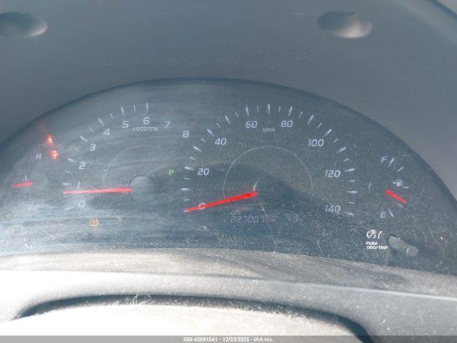 Toyota Camry Le Image 3