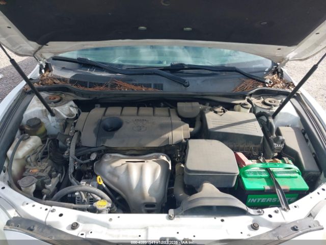 Toyota Camry Le Image 7