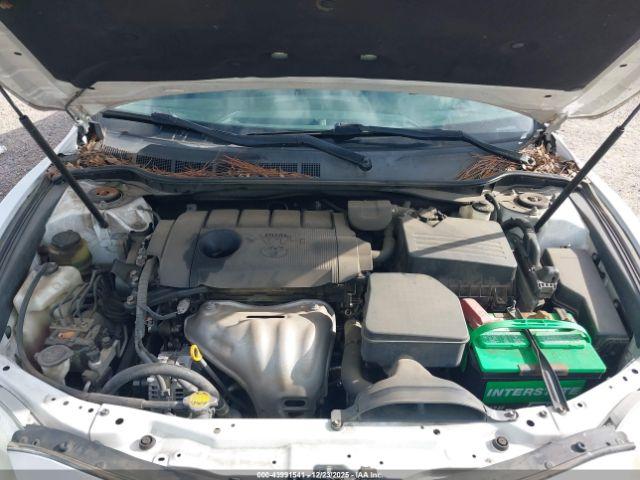 Toyota Camry Le Image 7