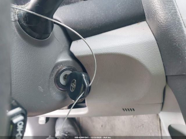 Toyota Camry Le Image 17