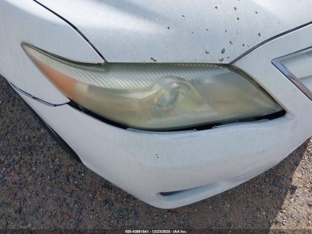 Toyota Camry Le Image 16