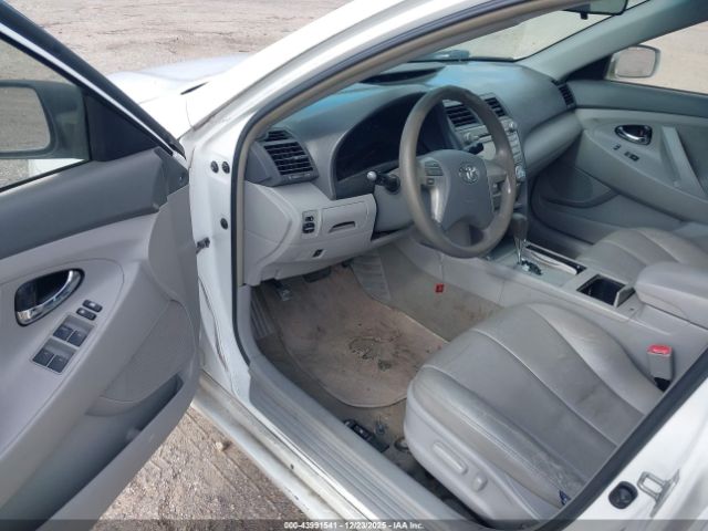 Toyota Camry Le Image 11