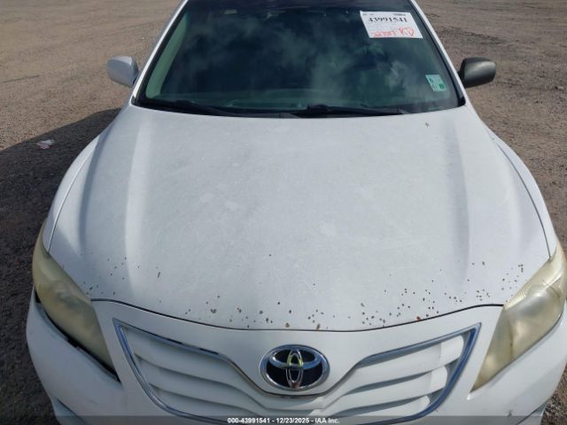 Toyota Camry Le Image 2