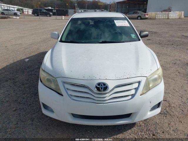 Toyota Camry Le Image 5