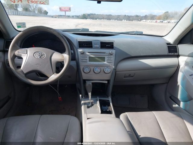 Toyota Camry Le Image 15