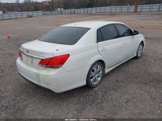 Toyota Avalon Image 3