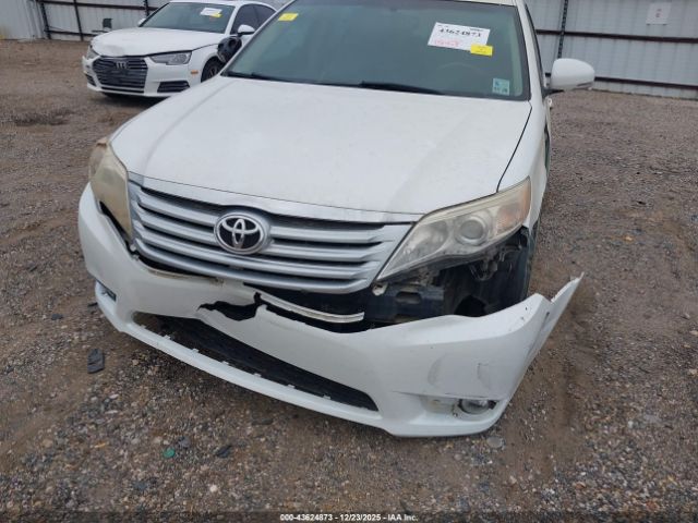 Toyota Avalon Image 4