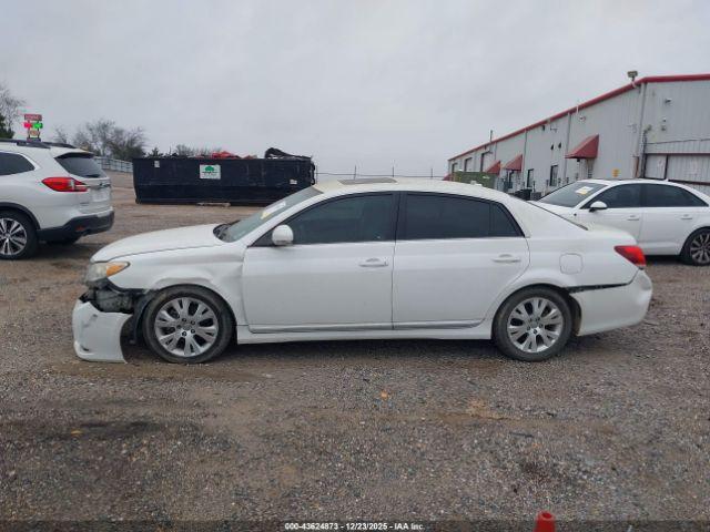 Toyota Avalon Image 11