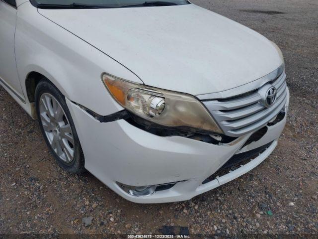 Toyota Avalon Image 17