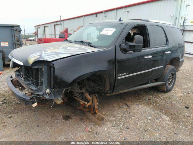 GMC Yukon Denali Image 12