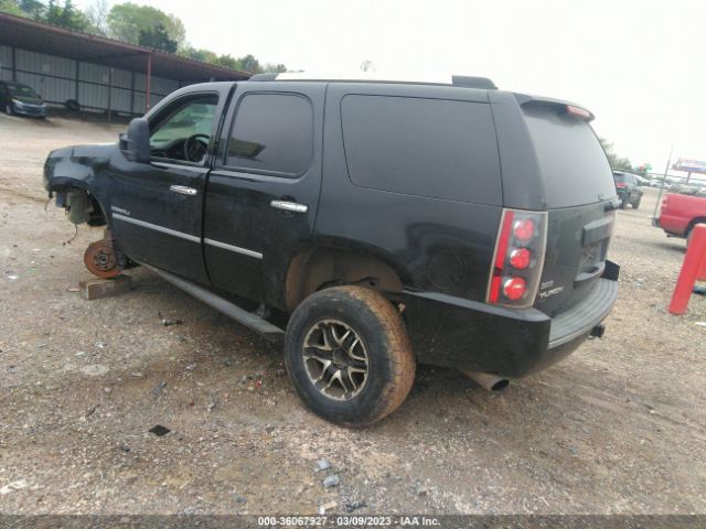 GMC Yukon Denali Image 10