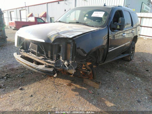 GMC Yukon Denali Image 9