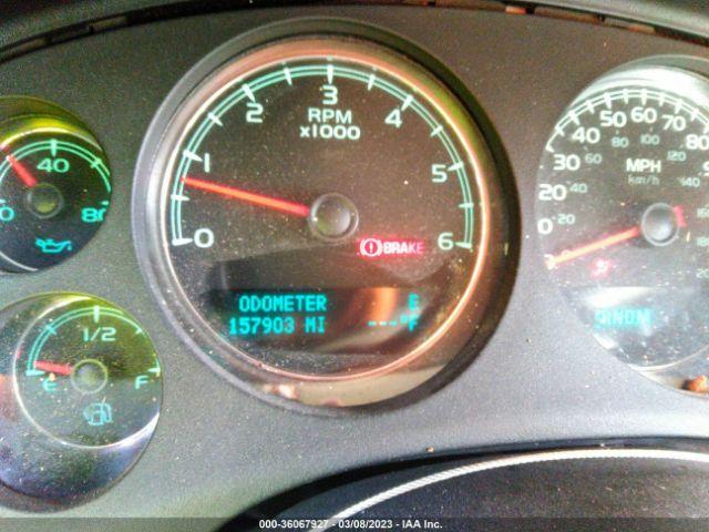 GMC Yukon Denali Image 8