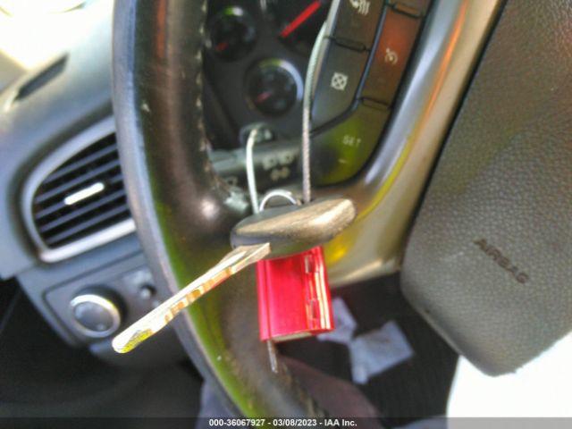 GMC Yukon Denali Image 4