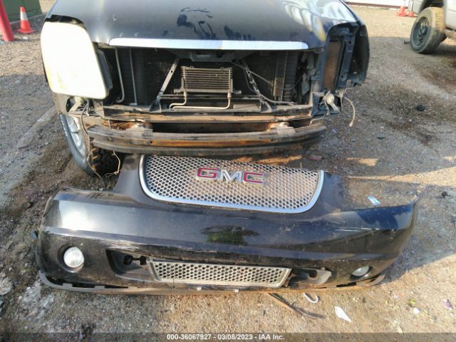 GMC Yukon Denali Image 2